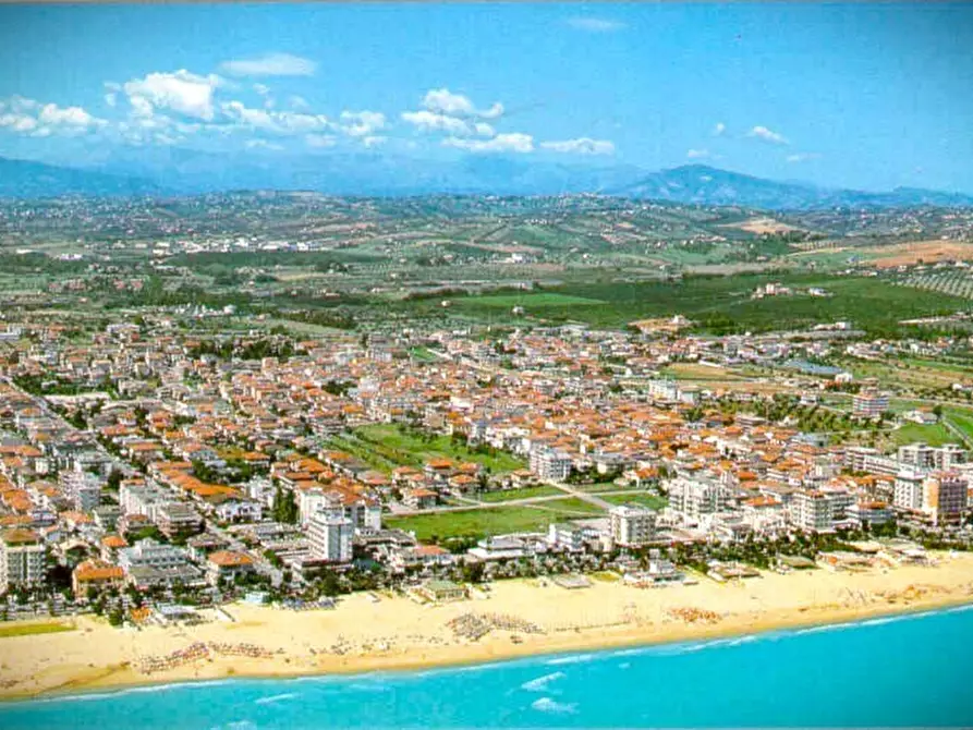 Immagine 1 di Albergo/B&B/Residence in vendita  a Alba Adriatica