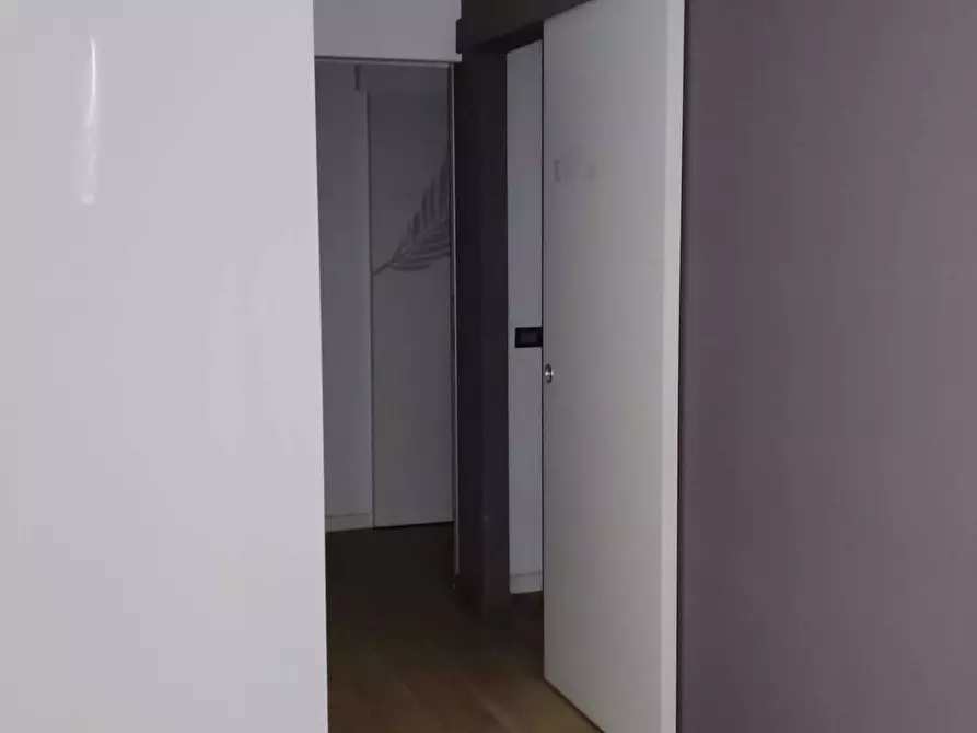 Immagine 9 di Locale commerciale in vendita  in Contrada Pace a Tolentino