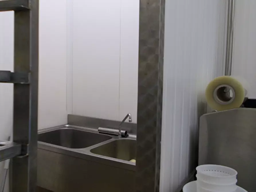 Immagine 8 di Laboratorio in vendita  a Maltignano