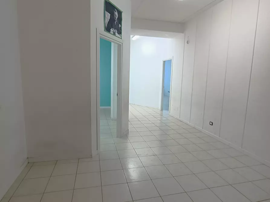 Immagine 5 di Ufficio in vendita  a San Benedetto Del Tronto
