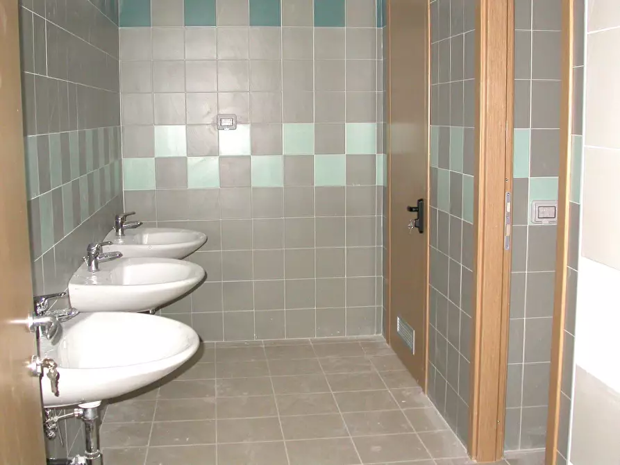 Immagine 15 di Palazzo in vendita  a Napoli