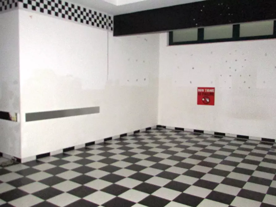 Immagine 43 di Locale commerciale in vendita  in VIA EINAUDI a Civitanova Marche