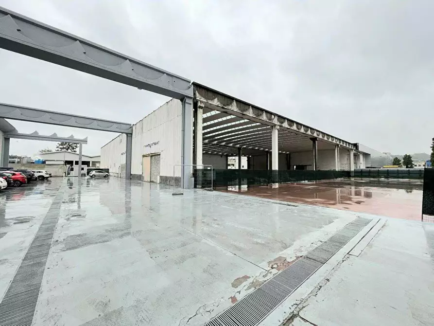 Immagine 5 di Locale commerciale in vendita  a Ascoli Piceno