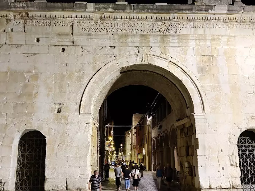 Immagine 12 di Attività commerciale in vendita  a Fano