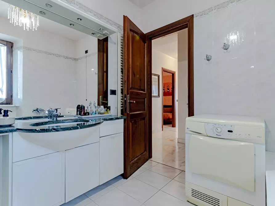 Immagine 61 di Casa indipendente in vendita  a Sarzana