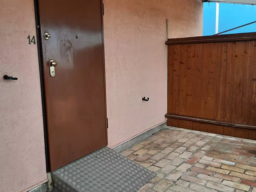 Immagine 27 di Attività commerciale in vendita  a Cupra Marittima