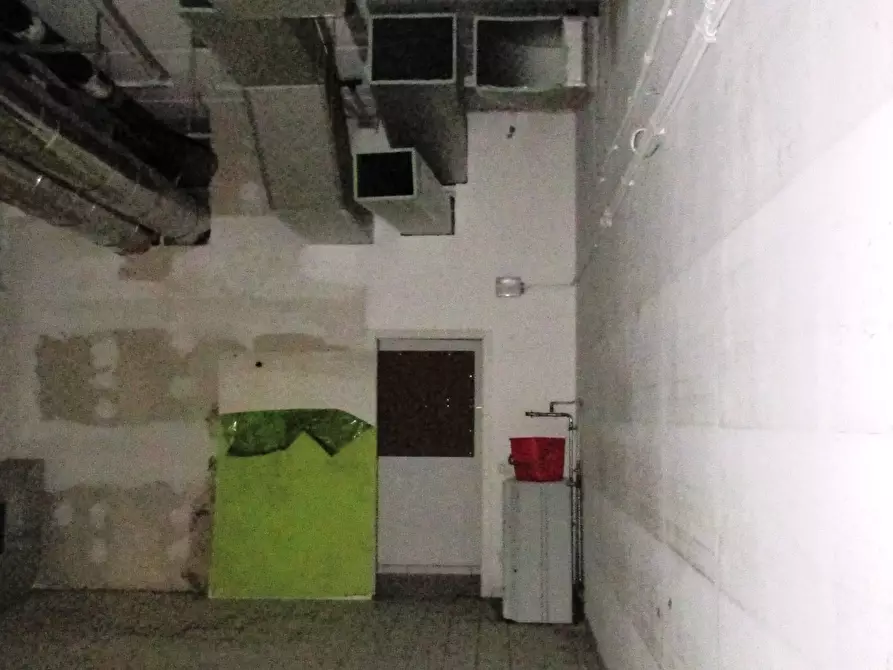 Immagine 39 di Locale commerciale in vendita  in VIA EINAUDI a Civitanova Marche