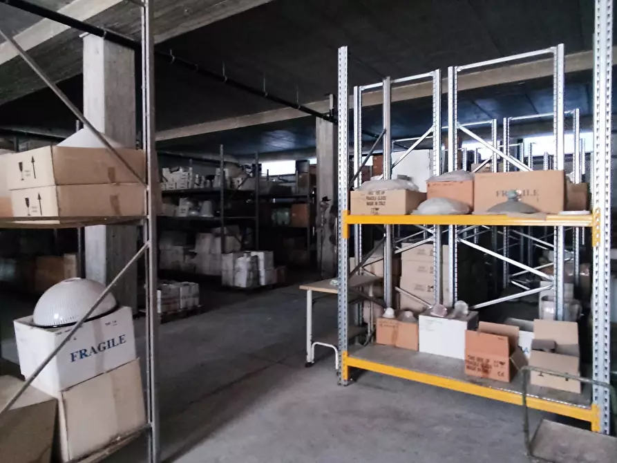 Immagine 41 di Palazzo in vendita  a Spinetoli