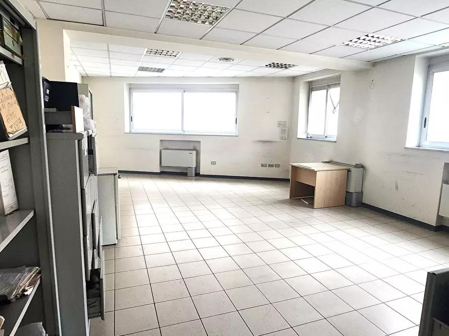 Immagine 14 di Palazzo in vendita  a Napoli