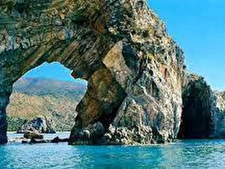 Immagine 8 di Albergo/B&B/Residence in vendita  a Centola