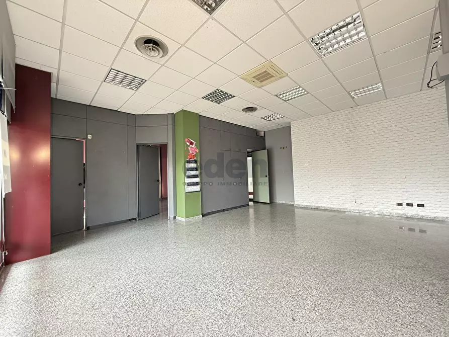 Immagine 11 di Locale commerciale in vendita  in Via Carlo Zucchi 41 a Modena