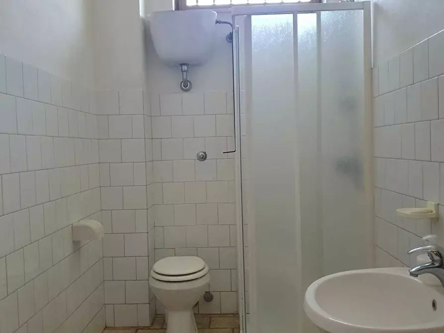 Immagine 15 di Locale commerciale in vendita  a Senorbì