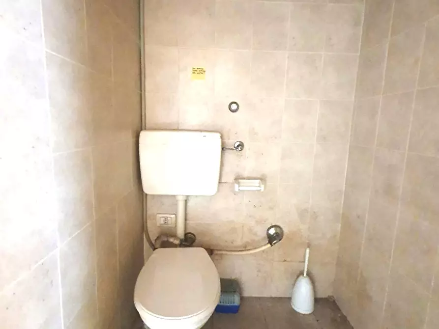 Immagine 20 di Locale commerciale in vendita  a Monserrato