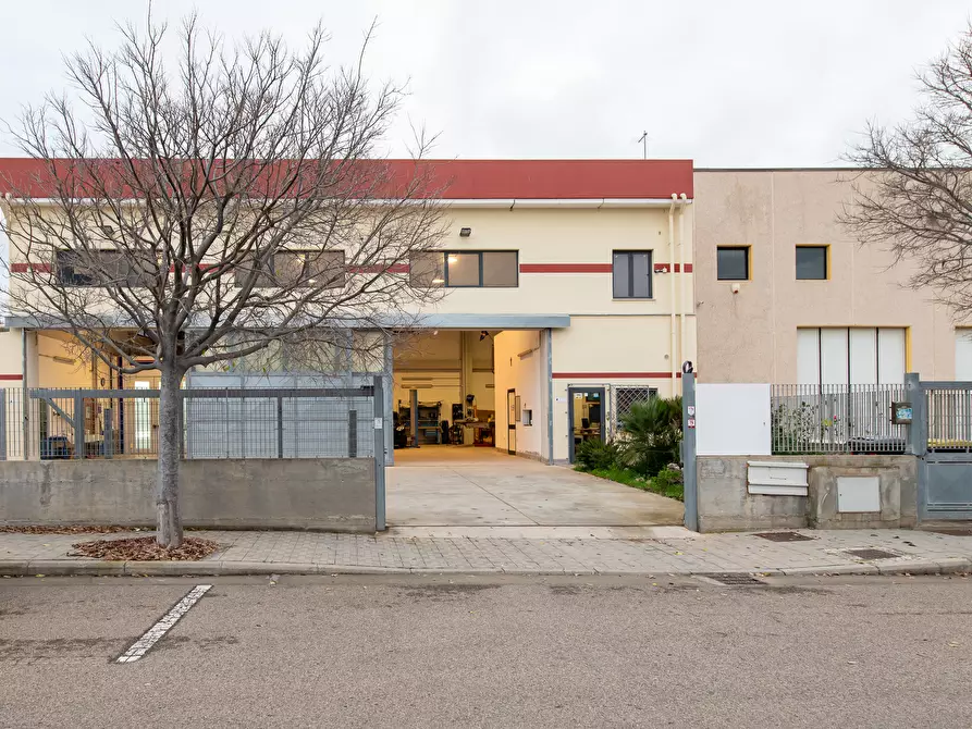 Immagine 4 di Attività artigianale in vendita  a Quartu Sant'elena