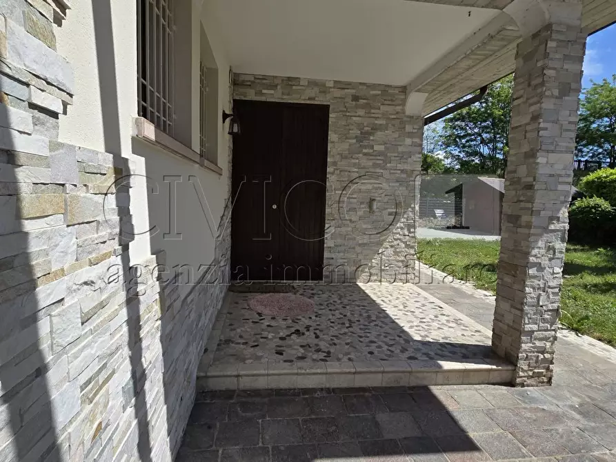 Immagine 5 di Casa bifamiliare in vendita  in via dei Fanti 164 a Torri Di Quartesolo