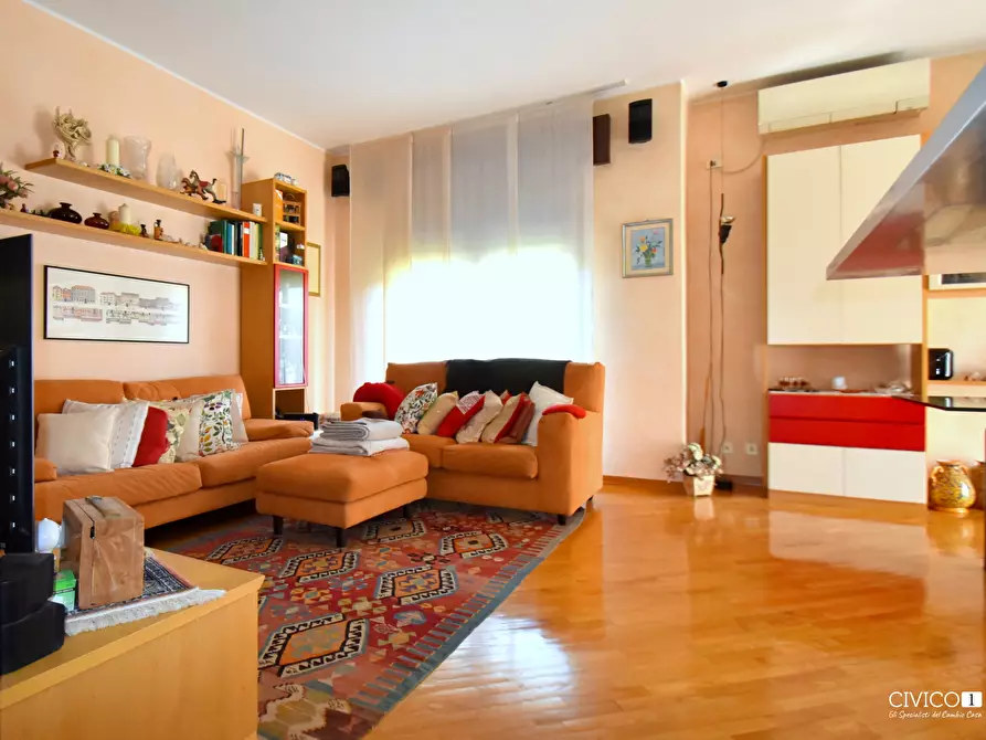 Immagine 9 di Villa in vendita  in Via Ancona 36 a Torri Di Quartesolo