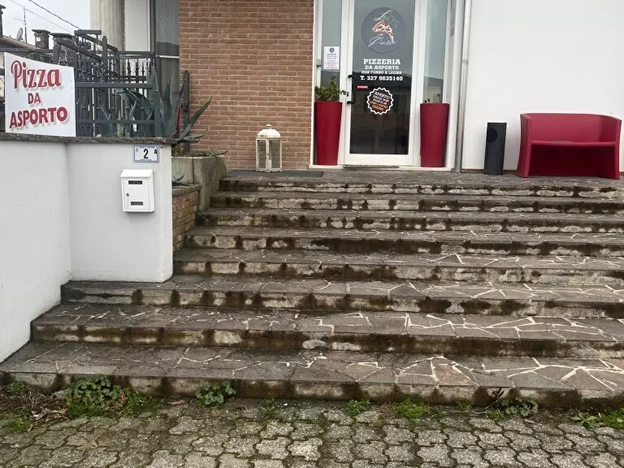 Immagine 2 di Pizzeria / Pub in vendita  in Via Monte Grappa 2 a Albettone