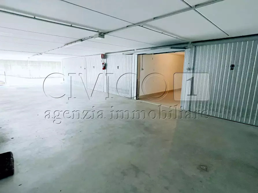 Immagine 4 di Garage in vendita  in Viale Po 57 a Rubano