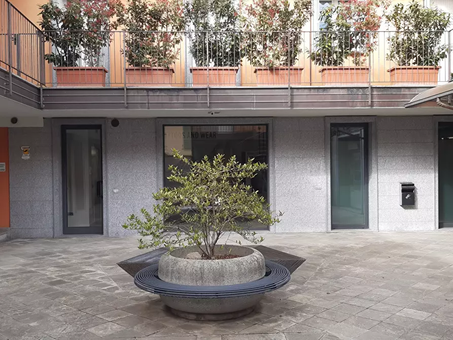 Immagine 10 di Attività commerciale in vendita  in Largo Guido Camussi a Gallarate