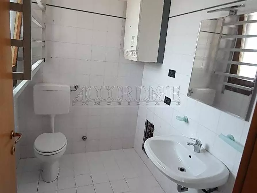 Immagine 5 di Locale commerciale in affitto  a Mestrino