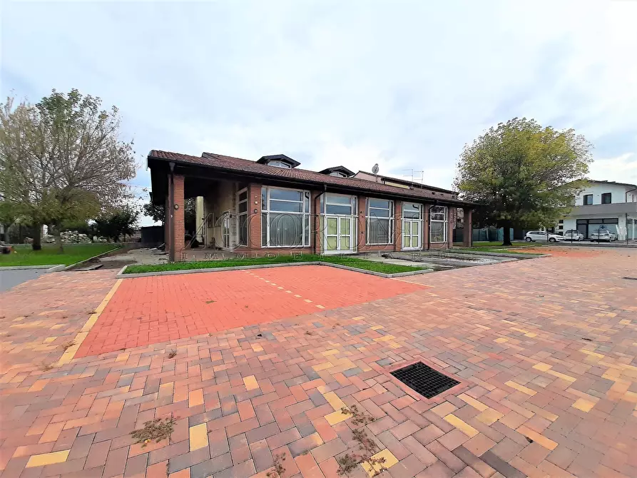 Immagine 1 di Locale commerciale in vendita  a Villaga