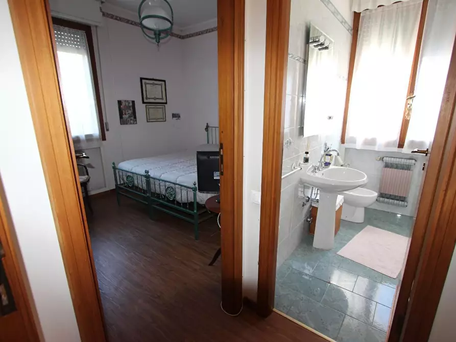 Immagine 30 di Appartamento in vendita  in Via Carbognano 3 ° Traversa a Lerici