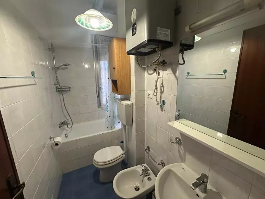 Immagine 11 di Bilocale in vendita  in Viale Litoraneo 10 a Sarzana