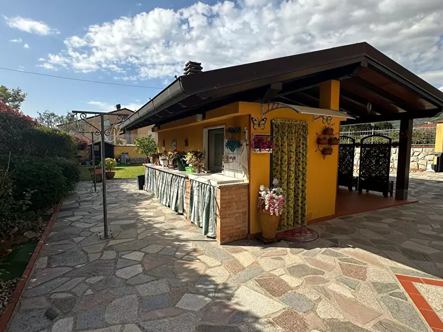 Immagine 1 di Villa in vendita  in Via della Resistenza 38 a Castelnuovo Magra