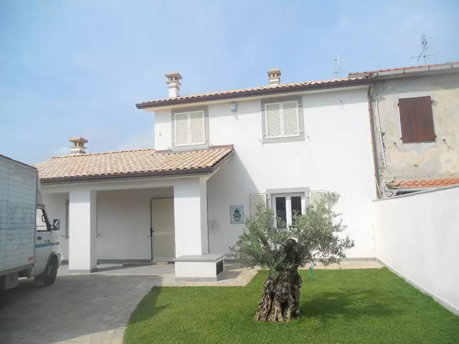 Immagine 69 di Casa semindipendente in vendita  a Castelnuovo Magra