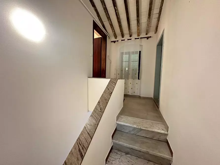 Immagine 21 di Trilocale in vendita  in Via Lunense a Carrara