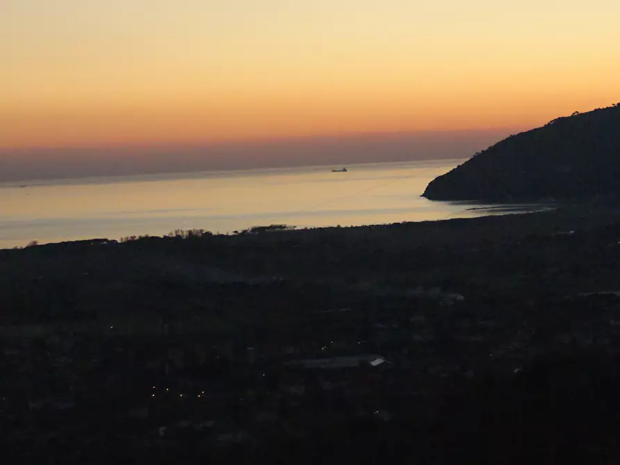 Immagine 2 di Villa in vendita  in Via dei Pini 40 a Castelnuovo Magra