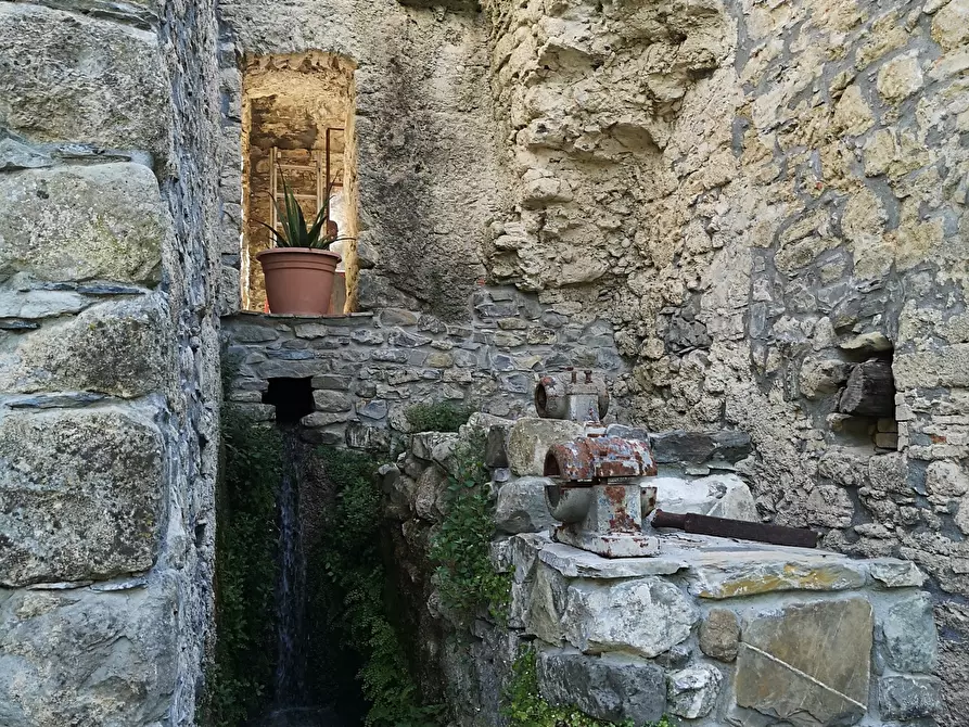 Immagine 17 di Rustico / casale in vendita  in Via Molino del Piano 1 a Castelnuovo Magra