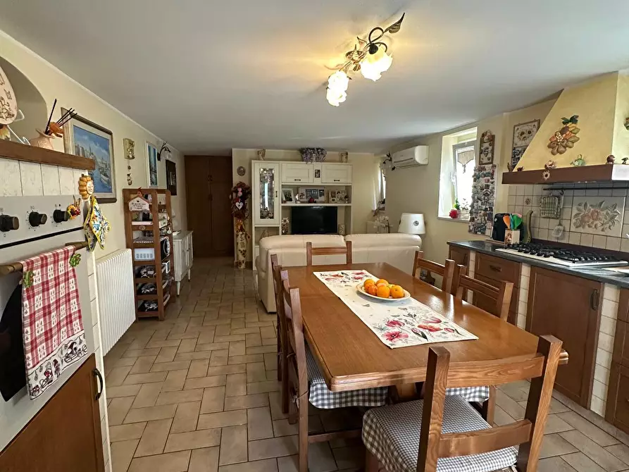 Immagine 30 di Villa in vendita  in Via della Resistenza 38 a Castelnuovo Magra