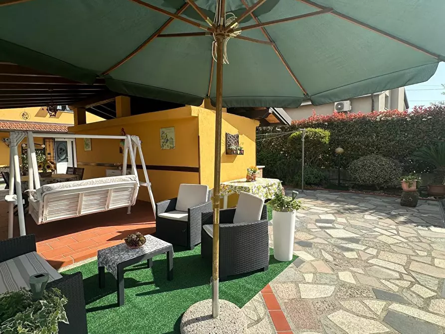 Immagine 38 di Villa in vendita  in Via della Resistenza 38 a Castelnuovo Magra