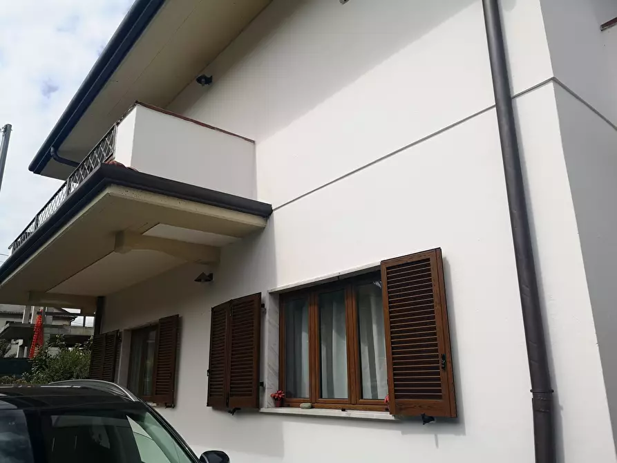 Immagine 4 di Villa in vendita  in Via Del Bozzo Nord 10 a Massa