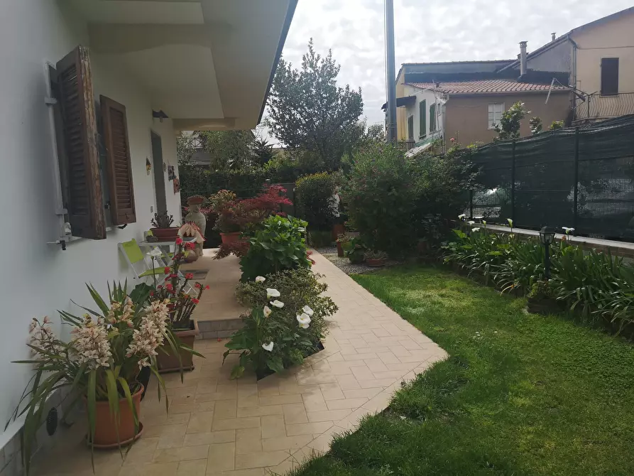 Immagine 10 di Villa in vendita  in Via Del Bozzo Nord 10 a Massa