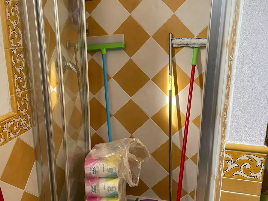 Immagine 14 di Locale commerciale in vendita  in Via della Pace I a Castelnuovo Magra