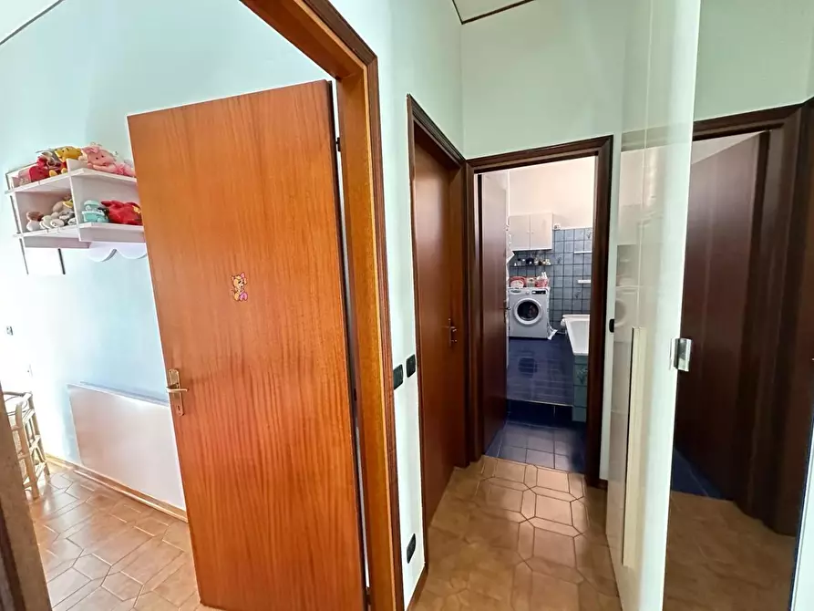 Immagine 9 di Appartamento in vendita  in Via Fratelli Rosselli 58 a Ortonovo