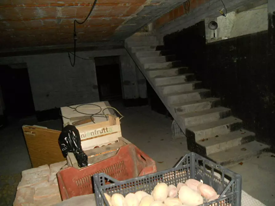 Immagine 13 di Villa in vendita  in Via Canale 118 a Castelnuovo Magra