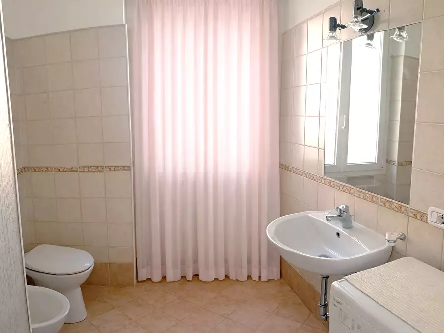 Immagine 6 di Trilocale in affitto  a Bologna