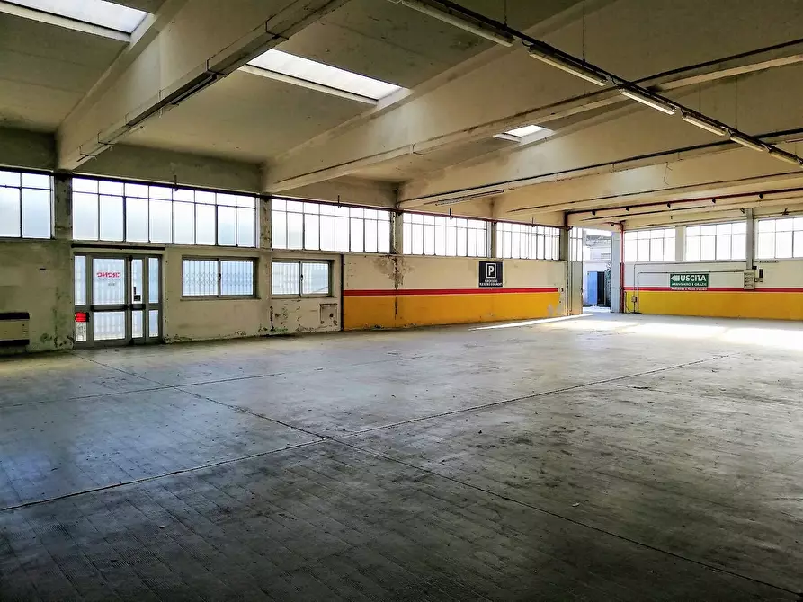 Immagine 3 di Attività artigianale in vendita  in Via Don Pietro Giordano a Orbassano