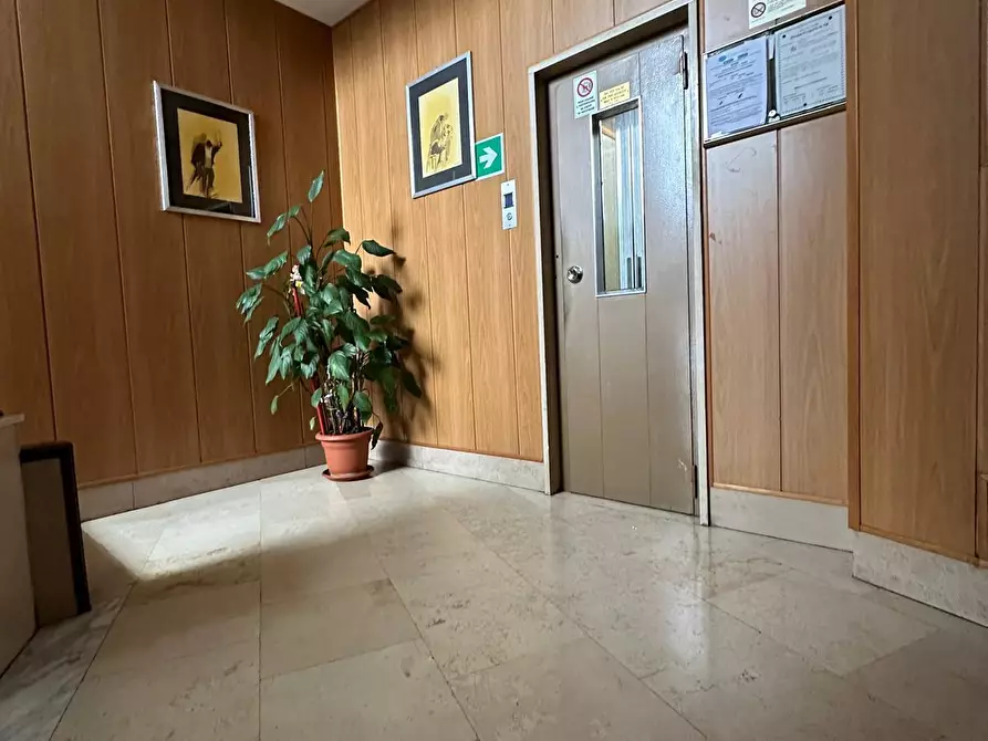 Immagine 23 di Trilocale in vendita  in Piazza Pitagora 12 a Torino