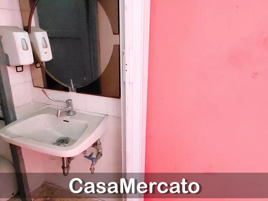 Immagine 11 di Locale commerciale in vendita  in Via Monte Pennolo a Rocca Di Papa