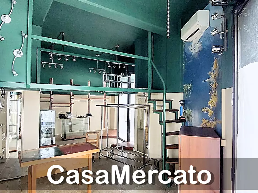 Immagine 5 di Locale commerciale in affitto  in Via Frascati a Rocca Di Papa