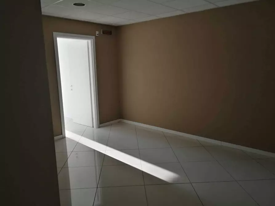 Immagine 8 di Ufficio in vendita  a San Benedetto Del Tronto