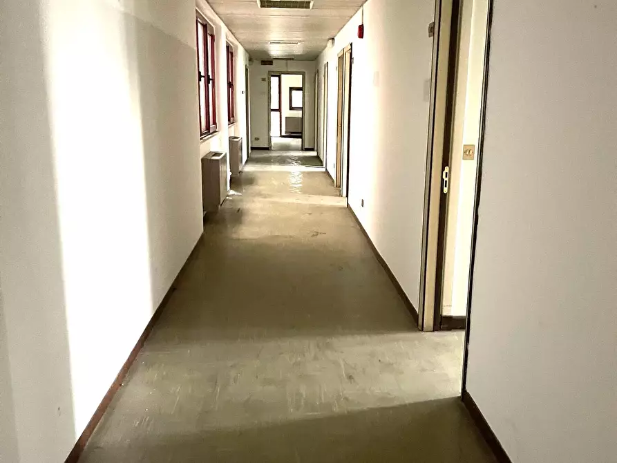 Immagine 15 di Palazzo in vendita  a Macerata