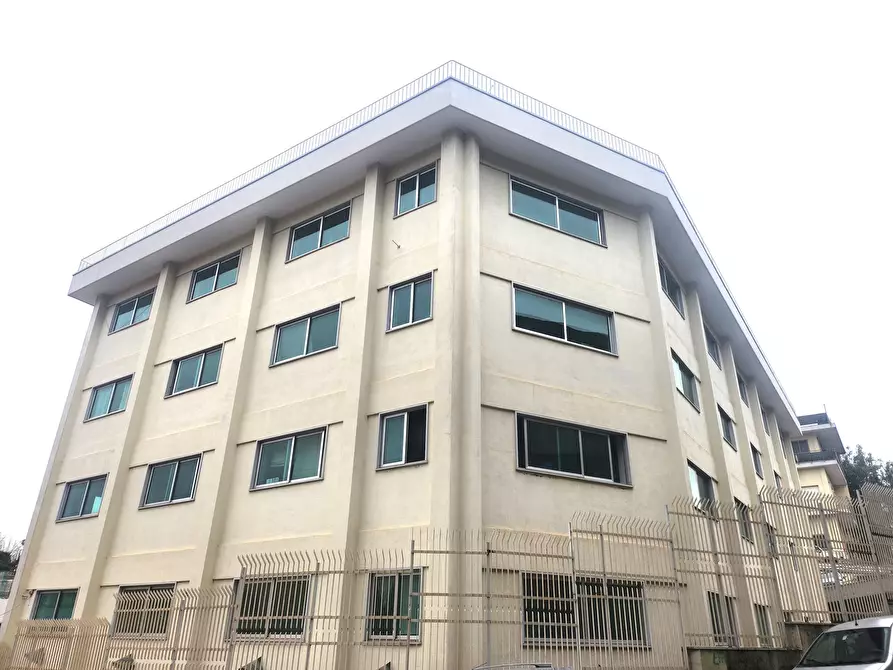 Immagine 30 di Palazzo in vendita  a Napoli