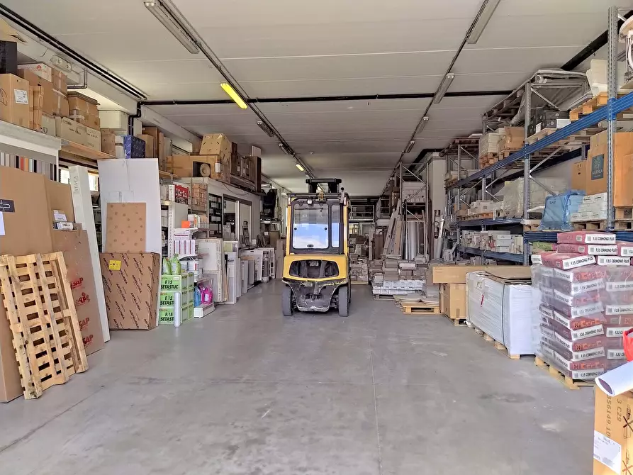 Immagine 12 di Locale commerciale in vendita  a Spinetoli