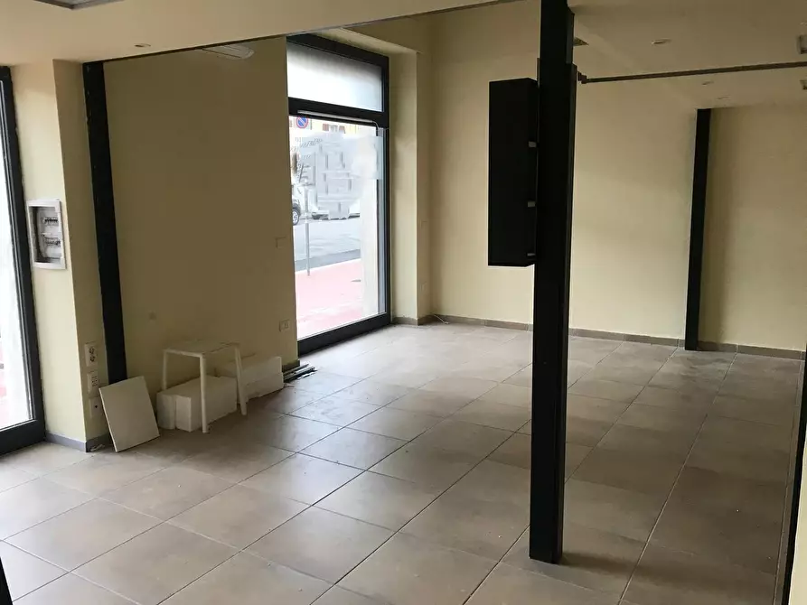 Immagine 1 di Locale commerciale in vendita  a Ascoli Piceno