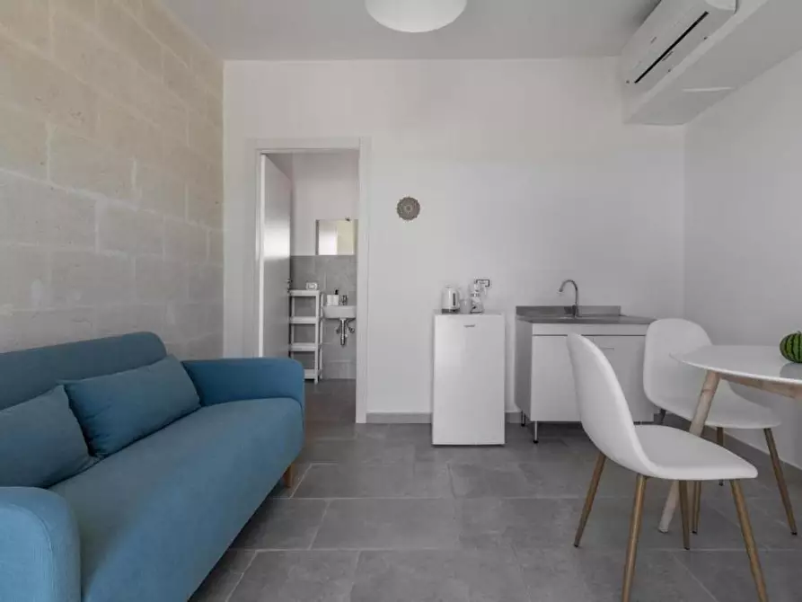 Immagine 16 di Casa vacanze in vendita  a Pulsano